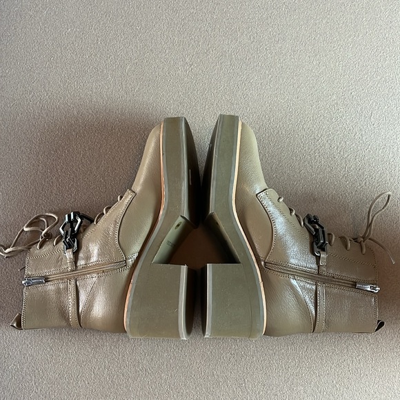 Vince Camuto NWOB Keltana Leather
Combat Boot - Size 9 - Picture 5 of 10